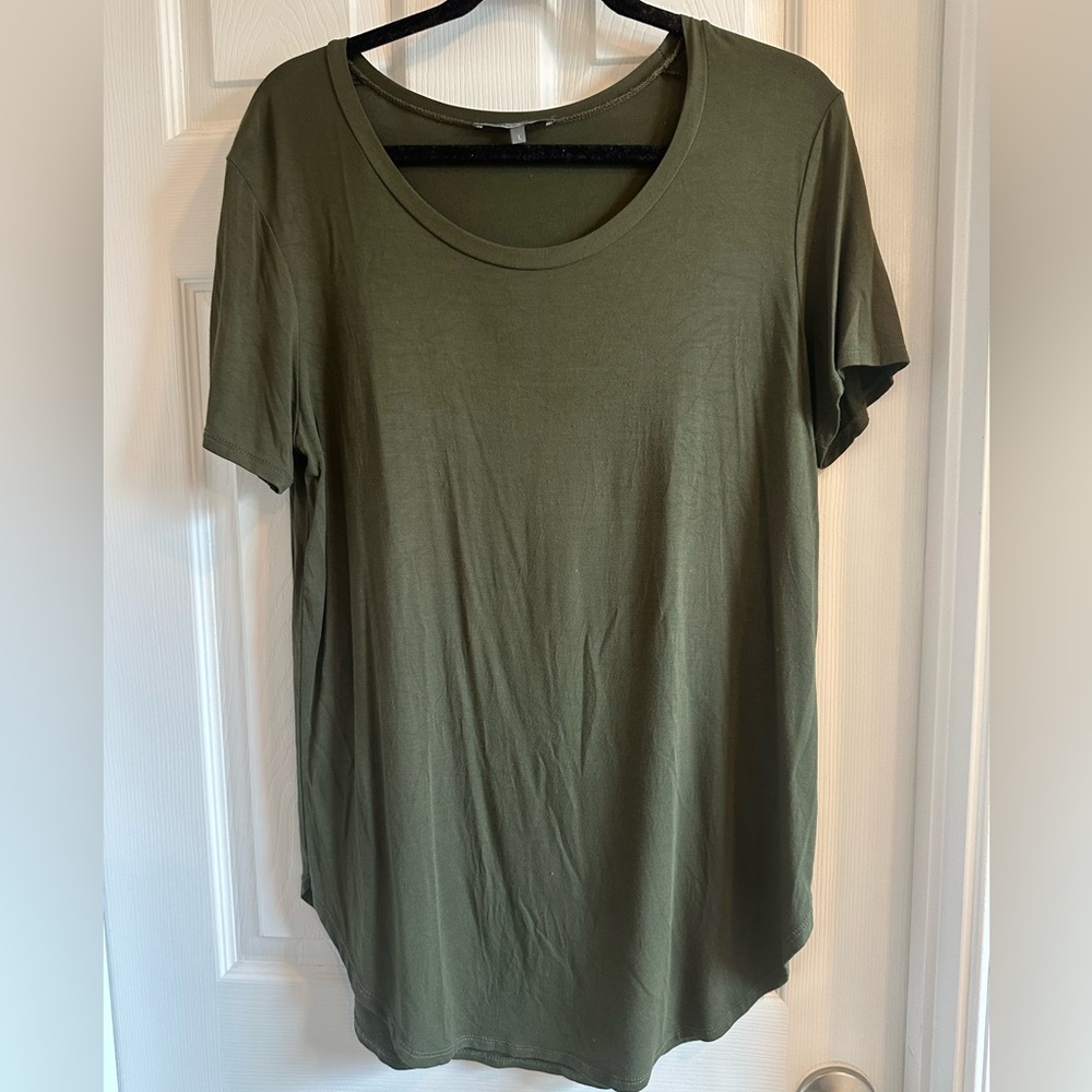 Emma’s Closet Olive Green Women's Scoop Hem Shirt
